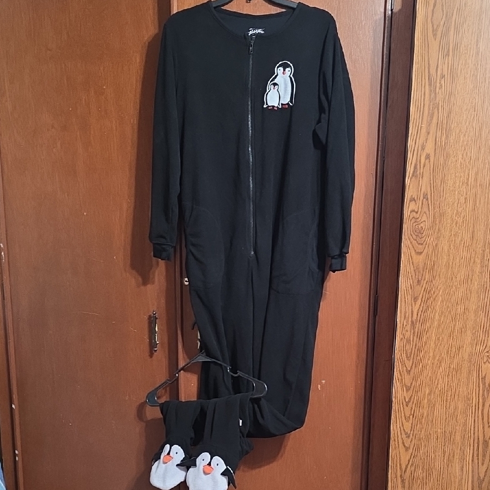 Nick & Nora Black Penguin Footie Onsie Pajamas Sz M